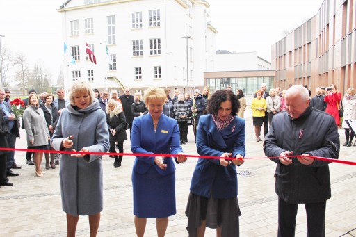 Dabaszinātņu mācību centrs saņem novēlējumus veiksmīgam darbam