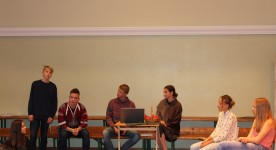 Ogres Valsts ģimnāzijas skolēni vakarēja, stāstot latviešu tautas pasakas
