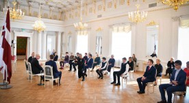Latvijas skolu "gudrinieki" sarunā ar Valsts prezidentu