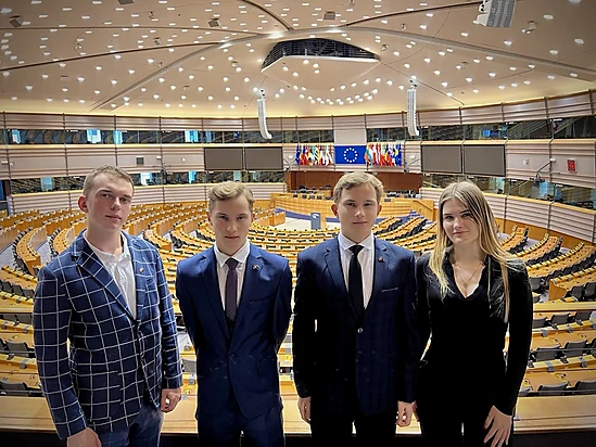 12.klašu skolēni viesojas Eiropas Parlamentā