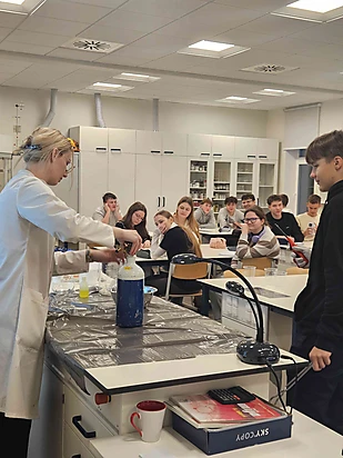 STEM nodarbības pamatskolas un vidusskolas posma jauniešiem