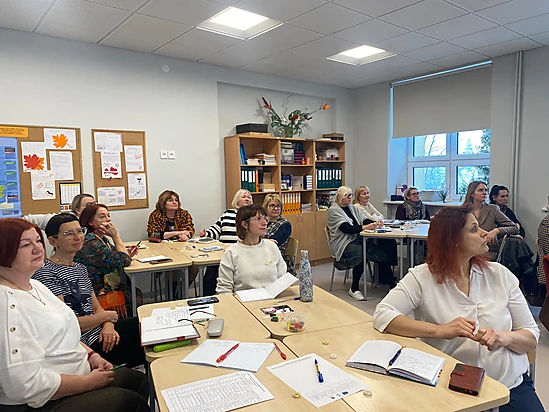 Dobeles Valsts ģimnāzijā notika pedagogu profesionālās pilnveides seminārs par Theraplay metodes un SEL pieejas integrēšanu mācību procesā