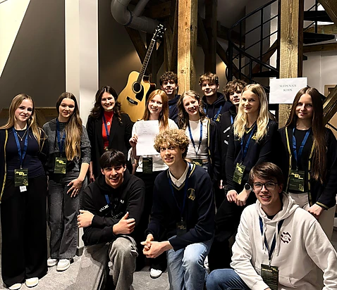 Skolēnu padome viesojas Madonas Valsts ģimnāzijā